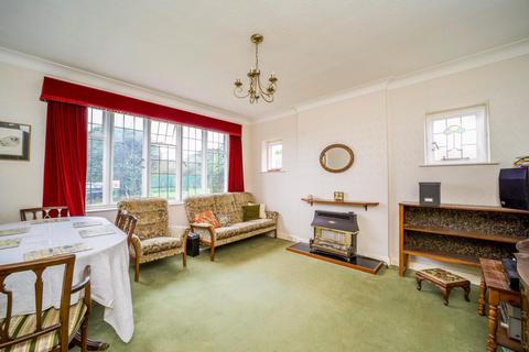 15 Bakewell Way, New Malden, KT3 3UY