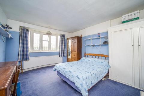 15 Bakewell Way, New Malden, KT3 3UY