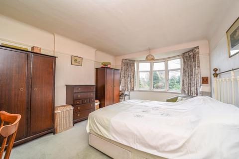 15 Bakewell Way, New Malden, KT3 3UY
