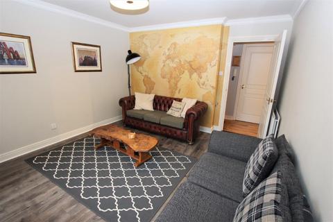 3 bedroom flat to rent, Lauriston Gardens, Tollcross, Edinburgh, EH3
