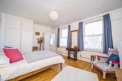 16 Montem Road, New Malden, KT3 3QW