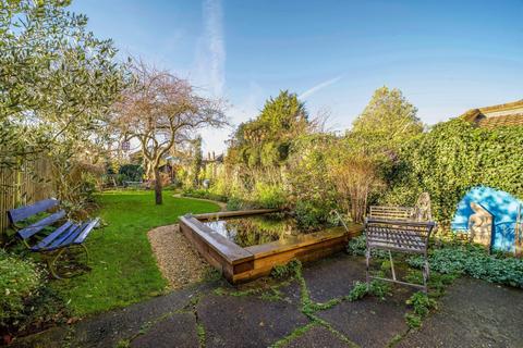 16 Montem Road, New Malden, KT3 3QW