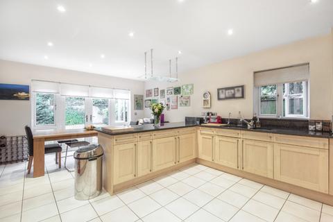 48 Gaviots Way, Gerrards Cross, SL9 7DX