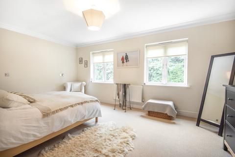 48 Gaviots Way, Gerrards Cross, SL9 7DX