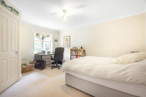 48 Gaviots Way, Gerrards Cross, SL9 7DX