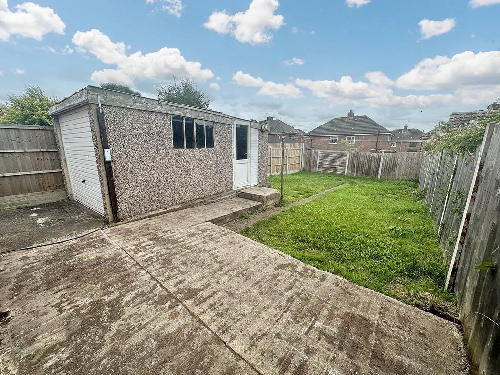 Thorntree Road, Thorpe Hesley... 3 bed semidetached house £825 pcm
