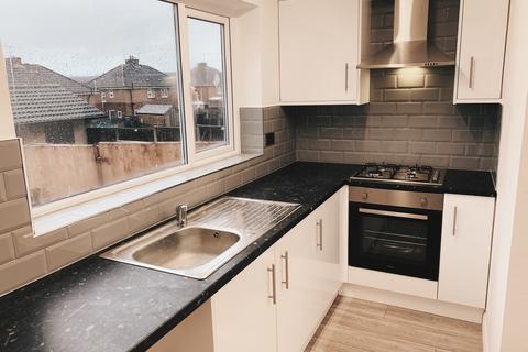 3 bedroom semi-detached house to rent, Thorntree Road, Thorpe Hesley, Rotherham S61