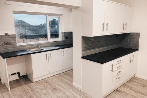 3 bedroom semi-detached house to rent, Thorntree Road, Thorpe Hesley, Rotherham S61