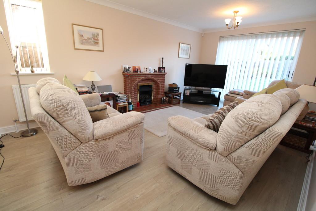 Edward Marke Drive, Langenhoe, CO5 7LP 4 bed detached house £475,000