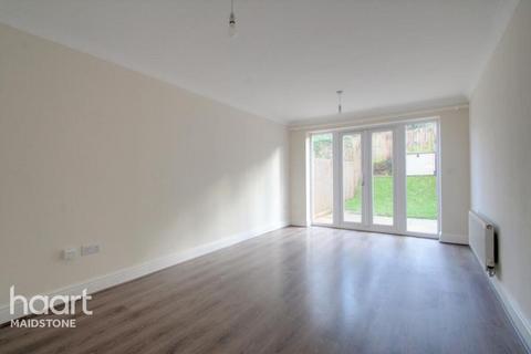 3 bedroom terraced house to rent, Bridgeside Mews, Maidstone