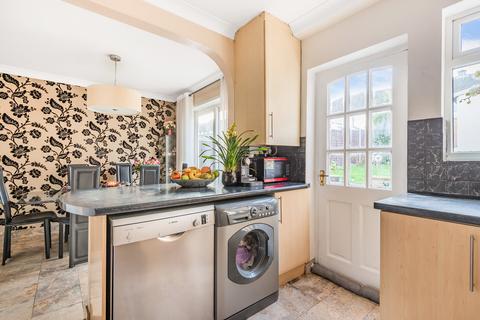 118 Fairmead Crescent, Edgware, HA8 8YP
