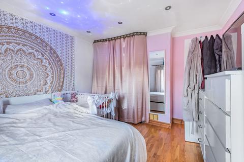 118 Fairmead Crescent, Edgware, HA8 8YP
