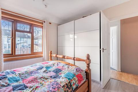 118 Fairmead Crescent, Edgware, HA8 8YP