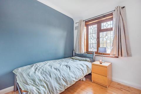 118 Fairmead Crescent, Edgware, HA8 8YP