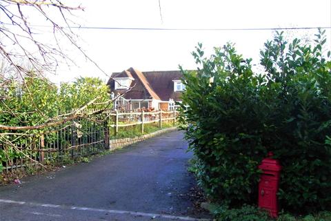4 bedroom detached house for sale - Calvert Road, Effingham, Leatherhead KT24