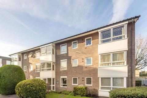 18 Carters Close, Worcester Park, KT4 8QF