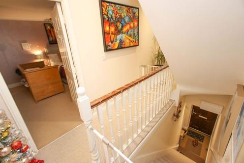32 Central Way, Clevedon, BS21 6SY