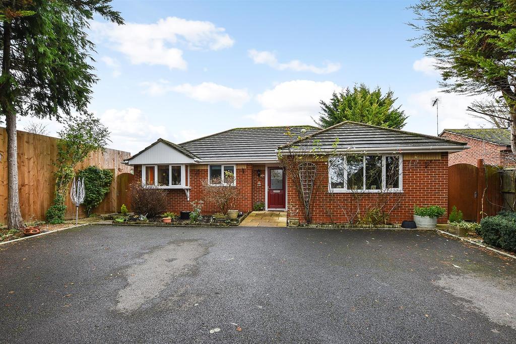 Charlton Road, Andover 4 bed detached bungalow £415,000