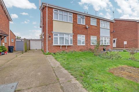7 Avon Close, Rochford, SS4 3AB