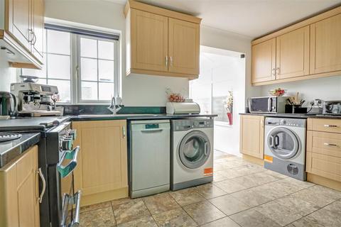 7 Avon Close, Rochford, SS4 3AB