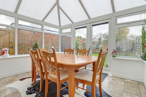7 Avon Close, Rochford, SS4 3AB