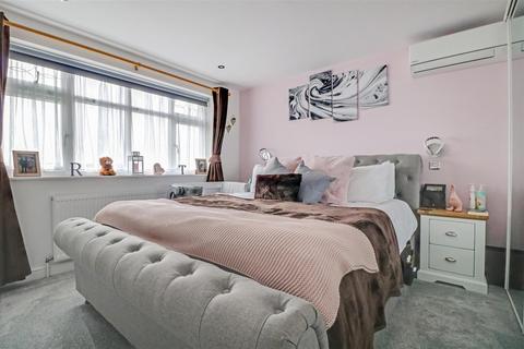 7 Avon Close, Rochford, SS4 3AB