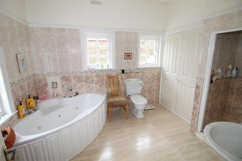 16 Meads Road, Bexhill-on-sea, TN39 4SY