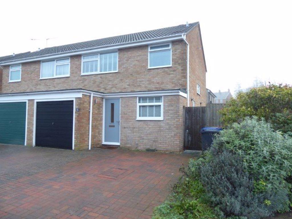 RAYNHAM ROAD, BURY ST EDMUNDS IP32 6ED 3 bed house £1,200 pcm (£277 pw)