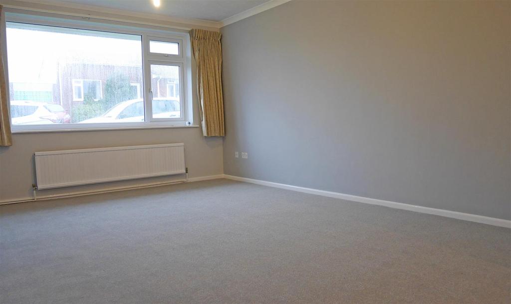 Elder Close, Glynswood, Chard 2 bed detached bungalow £225,000