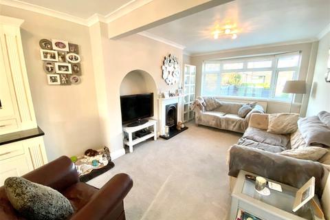 362 Hurst Road, West Molesey, KT8 1QN