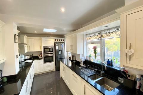 362 Hurst Road, West Molesey, KT8 1QN