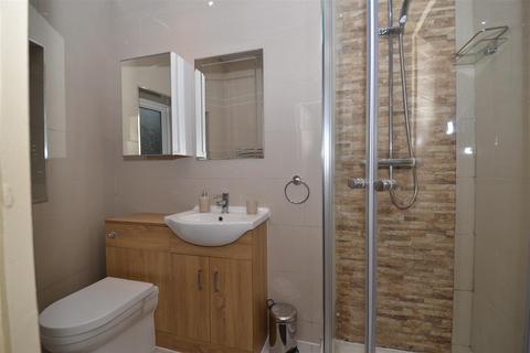7 Beech Square, Clayton, Bradford, BD14 6BX