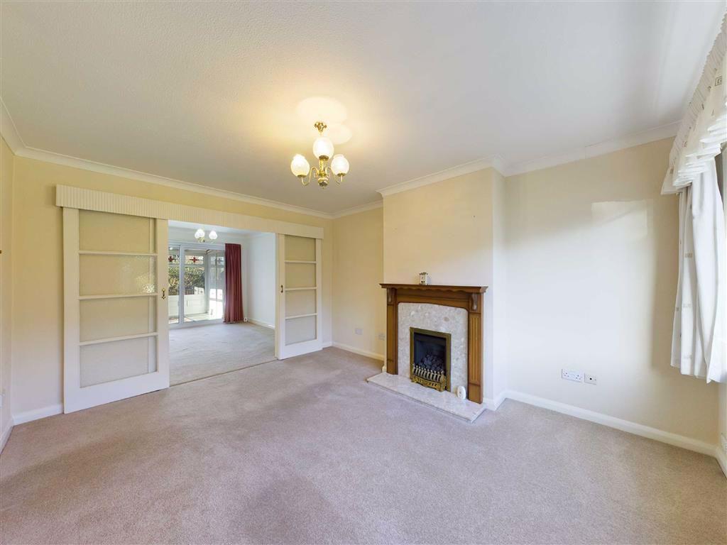 Drayton Close, Cheltenham, Gloucestershire 3 bed semidetached house