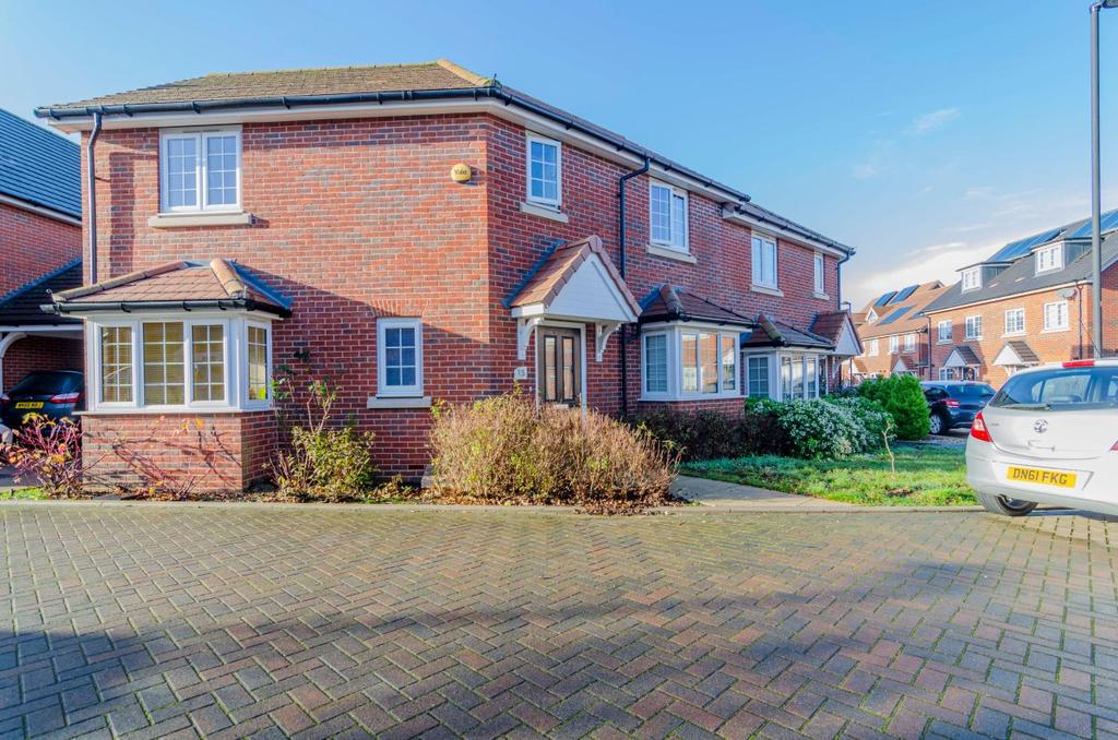 Penrith Crescent, Wickford 3 bed semidetached house £1,375 pcm (£317 pw)
