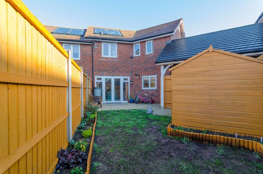 Penrith Crescent, Wickford 3 bed semidetached house to rent £1,375