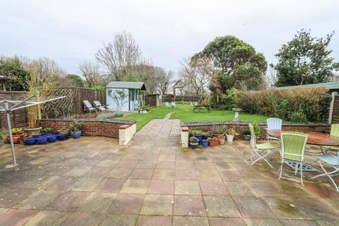 30 Fernhurst Close, Hayling Island, PO11 0DT