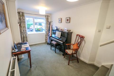 30 Fernhurst Close, Hayling Island, PO11 0DT