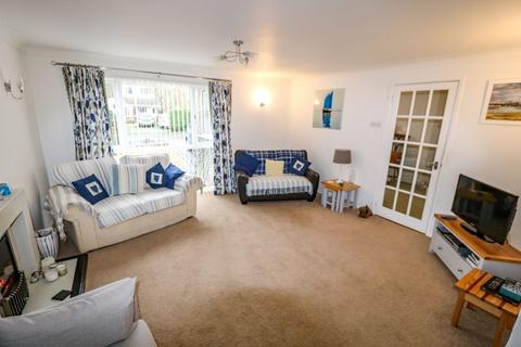 30 Fernhurst Close, Hayling Island, PO11 0DT