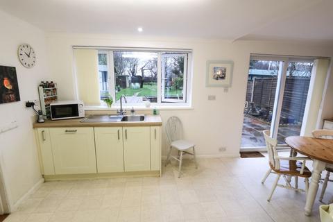 30 Fernhurst Close, Hayling Island, PO11 0DT