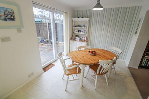 30 Fernhurst Close, Hayling Island, PO11 0DT