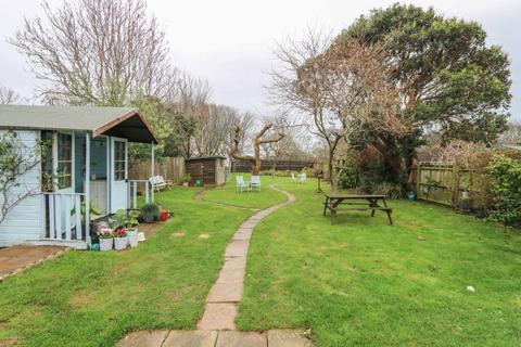 30 Fernhurst Close, Hayling Island, PO11 0DT