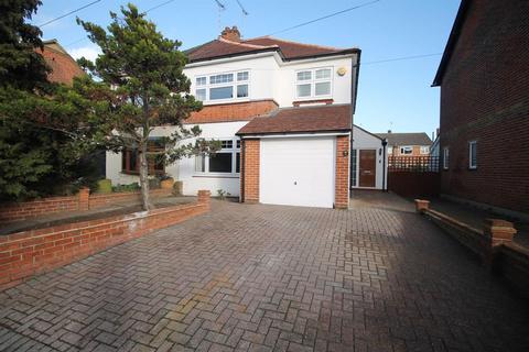 14 Lampits Hill, Corringham, Stanford-le-hope, SS17 9AN