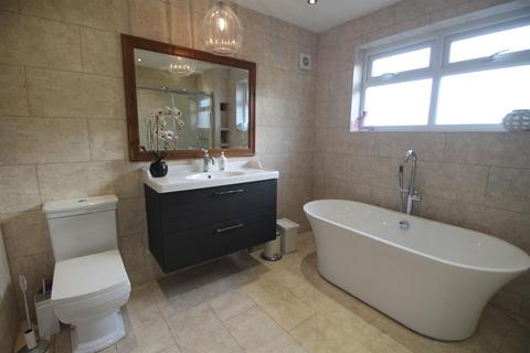 14 Lampits Hill, Corringham, Stanford-le-hope, SS17 9AN