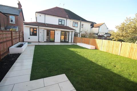 14 Lampits Hill, Corringham, Stanford-le-hope, SS17 9AN