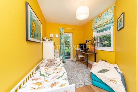 69a Grovelands Road, London, N13 4RJ