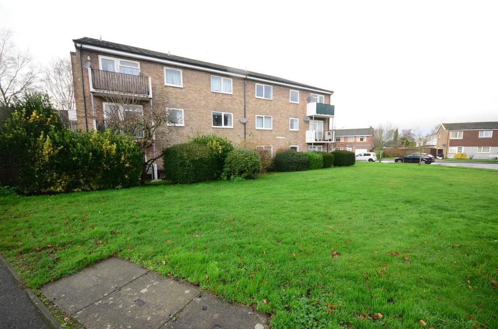 Blenheim Road Horsham RH12 2 bed apartment £1,050 pcm (£242 pw)