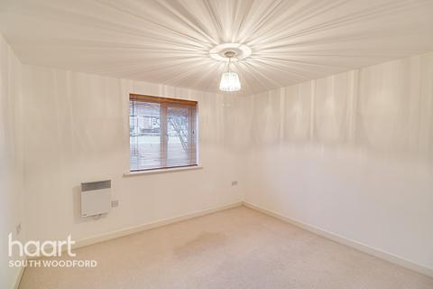 24 Alveston Square, London, E18 1AQ