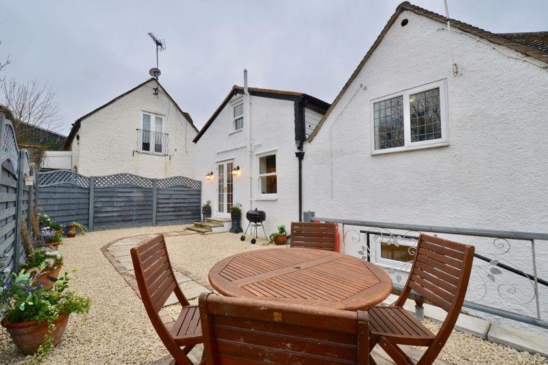 Alfresco Dining