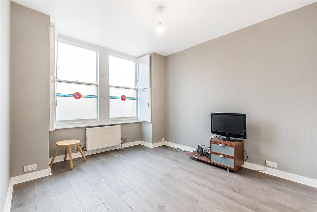 157 Gipsy Road-4.JPG