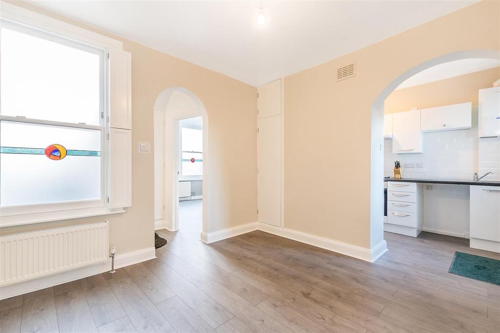 157 Gipsy Road-7.JPG